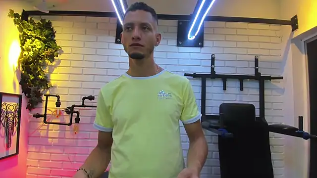 GabrielDraiven online show from December 2, 2025, 7:20 pm