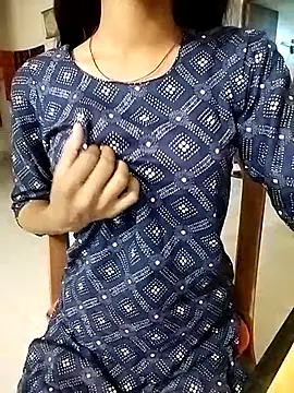 Snapshot of Ratri-Biswas chatting on November 7, 2025, 6:46 am Ratri-Biswas online show from November 7, 2025, 6:46 am