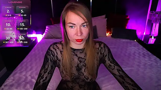 VixenMuse online show from April 9, 2026, 8:25 pm