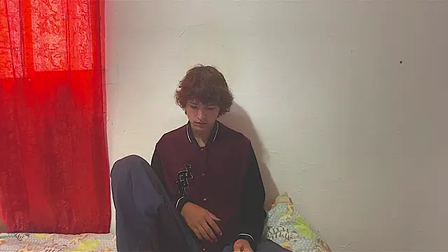 Snapshot of JoelnClouds chatting on February 4, 2026, 6:58 pm JoelnClouds online show from February 4, 2026, 6:58 pm