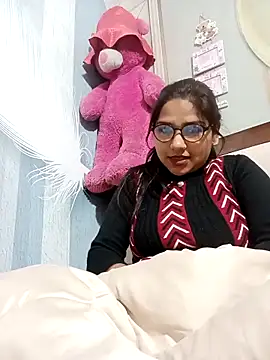 Vanshika1432 online show from November 16, 2025, 2:50 am