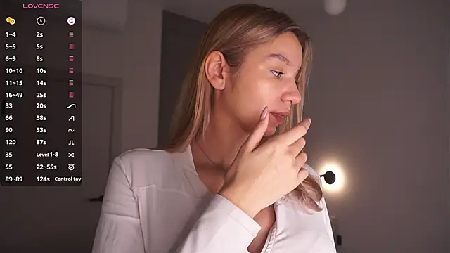 BrynnHolverson online show from February 22, 2026, 7:12 pm