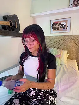 Emma duff online show from March 25, 2026, 7:53 pm