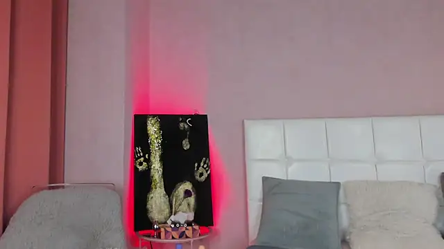 IzieCarter online show from November 25, 2025, 8:09 pm