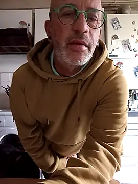 Ptitcouic online show from October 18, 2025, 8:04 am