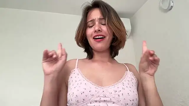 Snapshot of WillHannah chatting on June 16, 2026, 7:44 am WillHannah online show from June 16, 2026, 7:44 am