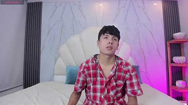 hoot booys  online show from March 20, 2026, 8:57 pm