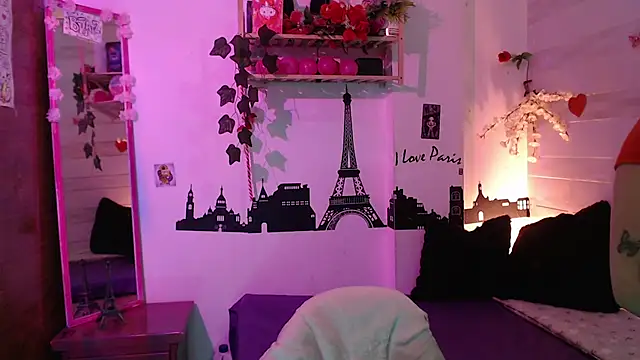 petite coral online show from May 25, 2026, 1:11 am