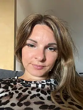 Snapshot of kinkysarahx chatting on July 11, 2026, 12:30 pm kinkysarahx online show from July 11, 2026, 12:30 pm