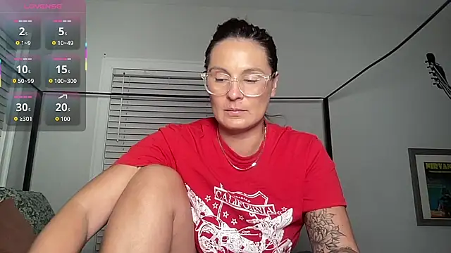 Snapshot of Mandyrheaa chatting on November 17, 2025, 11:43 pm Mandyrheaa online show from November 17, 2025, 11:43 pm