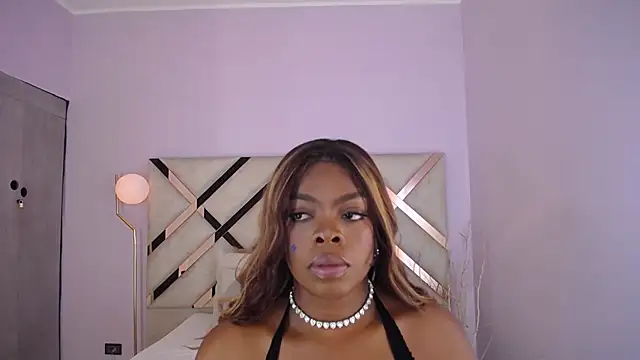 Maiacharris  online show from April 11, 2026, 12:09 pm