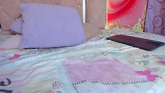 mia  blaze   online show from March 16, 2026, 5:44 am