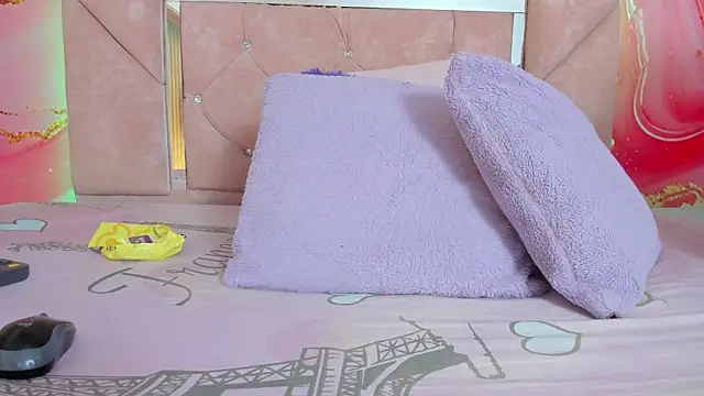 mia  blaze   online show from April 13, 2026, 3:01 am