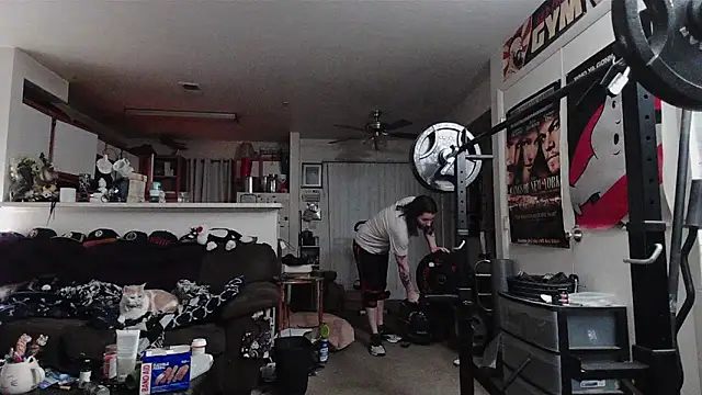 biggerisbetter12 online show from February 2, 2026, 7:51 am