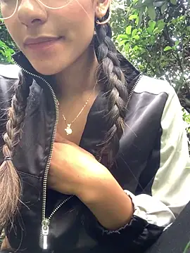 elegant  rouse online show from April 5, 2026, 9:45 pm