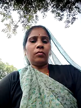 OliveGreen22 online show from October 21, 2025, 6:03 am