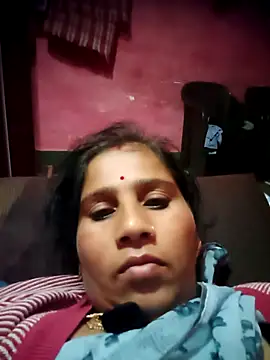 OliveGreen22 online show from November 1, 2025, 7:38 pm