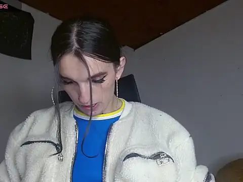 Snapshot of Scarlett_crastrawberry chatting on May 6, 2026, 2:19 am Scarlett crastrawberry online show from May 6, 2026, 2:19 am