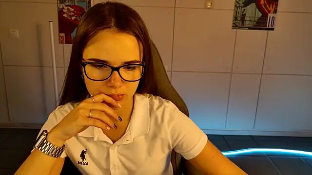 May Bloom online show from October 20, 2025, 9:10 am