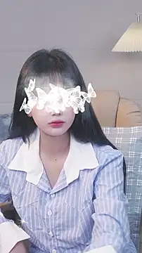 Yiyi cute online show from October 18, 2025, 6:16 am