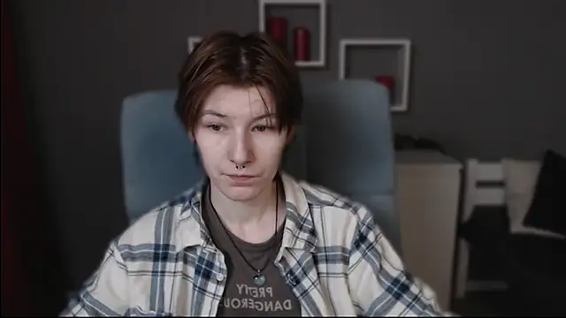 guitarandangell online show from November 28, 2025, 7:44 am