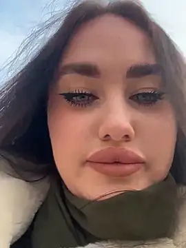 KiraSunshine online show from November 20, 2025, 4:01 am