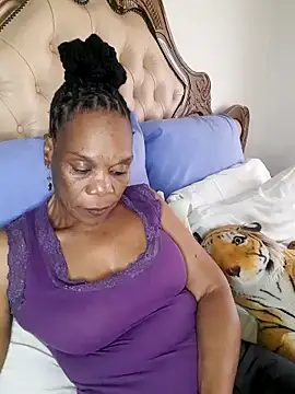 Hotcougar online show from December 5, 2025, 11:41 am