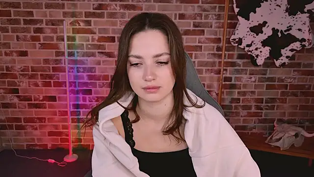 KiraVair online show from March 4, 2026, 12:11 pm