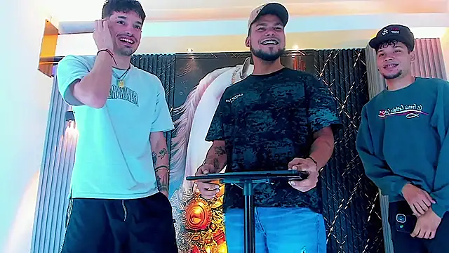 handsome boys22 online show from October 26, 2025, 12:44 pm