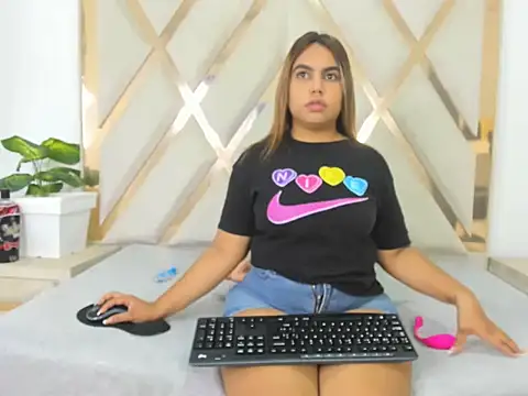 valentinaasm online show from March 31, 2026, 12:49 pm