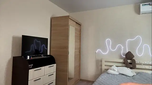 MyraLitterers online show from April 3, 2026, 1:20 pm