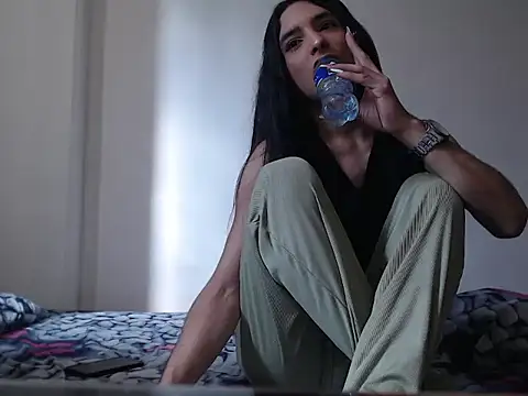  camila trans  online show from November 6, 2025, 7:48 pm