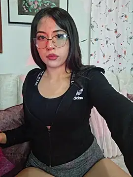 chloebrownn03 online show from April 15, 2026, 3:13 am