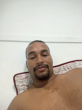 casalbrhot25 online show from November 3, 2025, 2:24 am