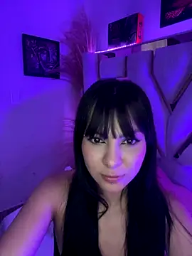 Hanna Plum online show from November 14, 2025, 4:22 am