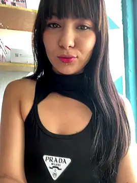 Hanna Plum online show from November 14, 2025, 5:11 pm