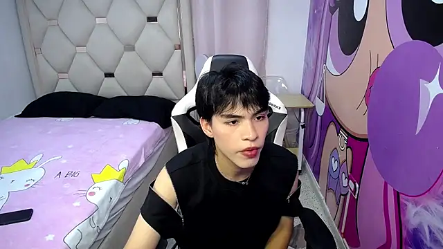 hyun jin  online show from October 19, 2025, 7:25 pm