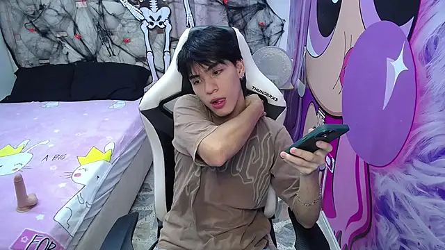 hyun jin  online show from October 21, 2025, 7:47 pm