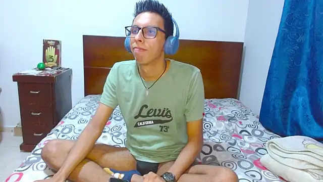 DavTwink3100 online show from December 19, 2025, 1:56 am