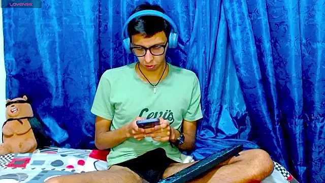 DavTwink3100 online show from March 13, 2026, 1:56 am