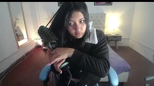 Snapshot of Betsy__ chatting on October 24, 2025, 4:53 am Betsy online show from October 24, 2025, 4:53 am