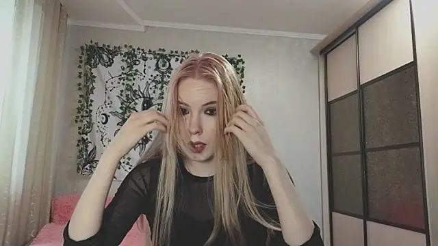 VETT KITTY online show from November 24, 2025, 6:24 am