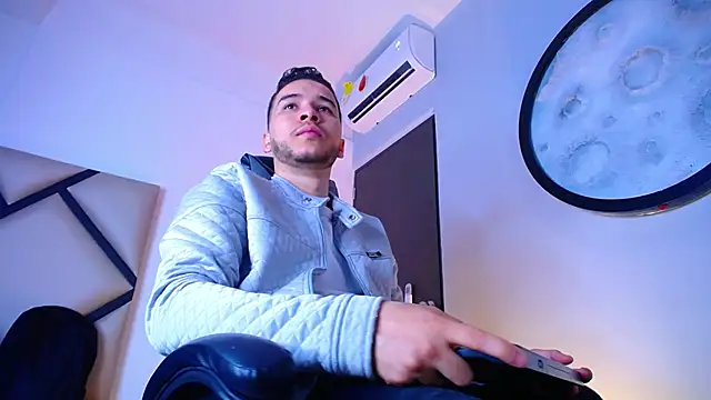 mike 257 online show from December 5, 2025, 12:03 pm