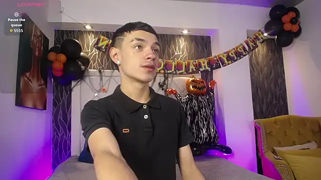 Snapshot of Mike_lawford1 chatting on October 29, 2025, 1:13 pm Mike lawford1 online show from October 29, 2025, 1:13 pm