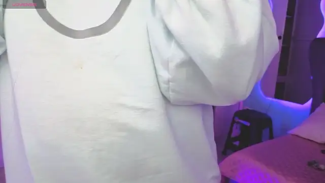 Aria Russo online show from March 27, 2026, 2:50 pm