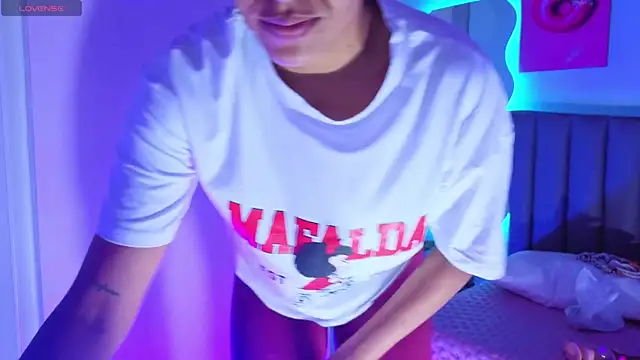 Aria Russo online show from April 8, 2026, 2:28 pm