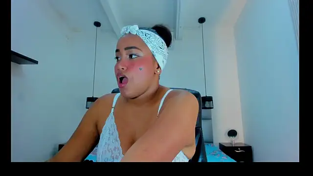 NahomiWalker  online show from January 7, 2026, 8:11 pm