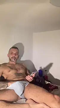 Snapshot of Italmanu85 chatting on November 17, 2025, 1:00 am Italmanu85 online show from November 17, 2025, 1:00 am