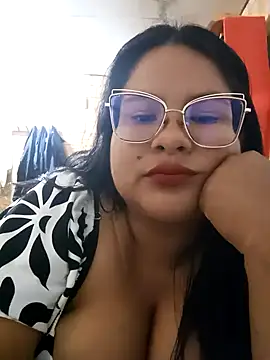 celeste122595 online show from November 5, 2025, 1:33 pm