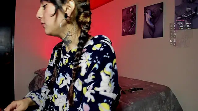 Snapshot of miku_st chatting on November 24, 2025, 12:32 am miku st online show from November 24, 2025, 12:32 am